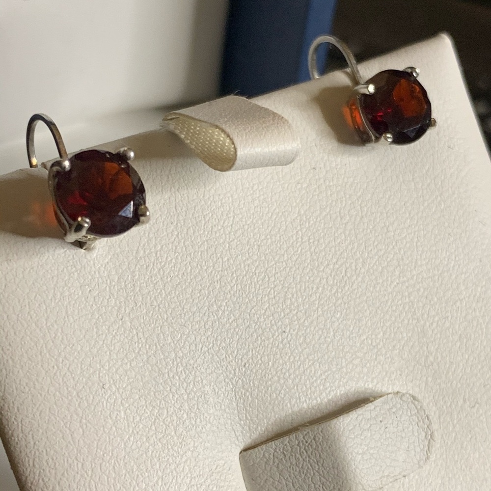 8MM GENUINE GARNET EARRINGS